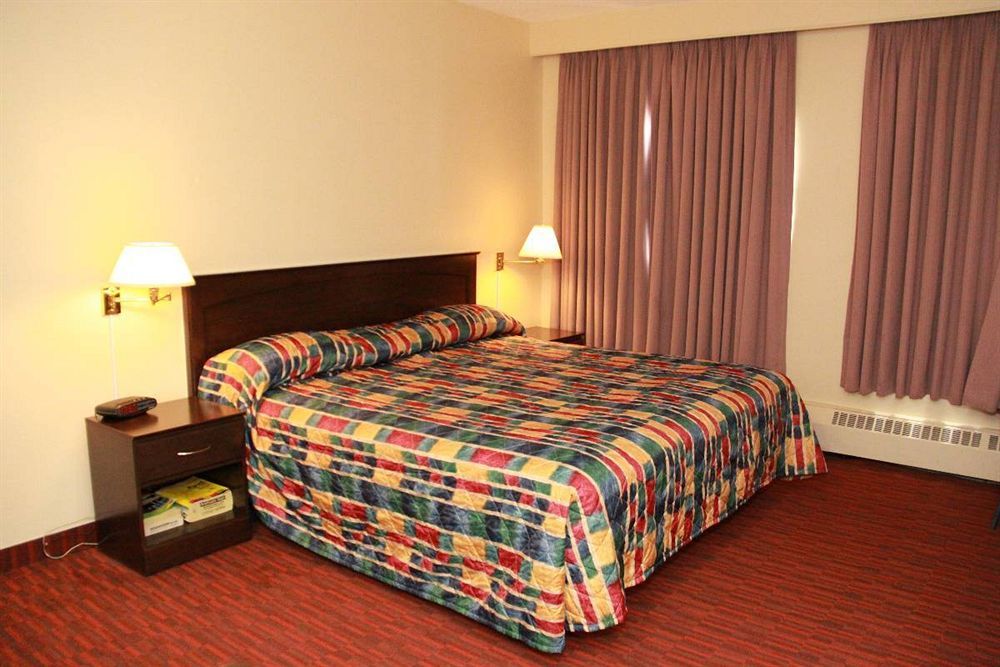 Argyll Plaza Hotel 에드먼턴 외부 사진